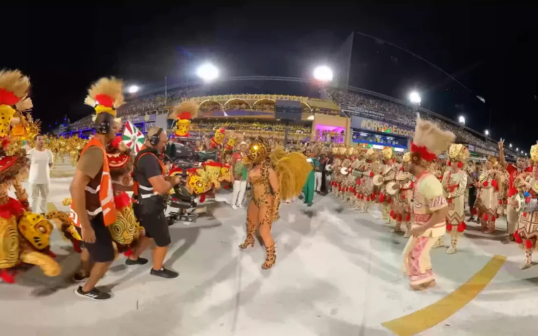 Desfile de escola de samba na Sapucaí