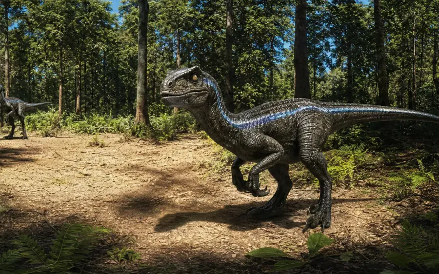 Velociraptor numa clareira de floresta